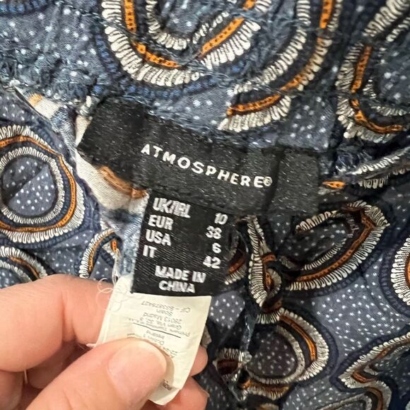 Atmosphere Shorts - Picture 2 of 4